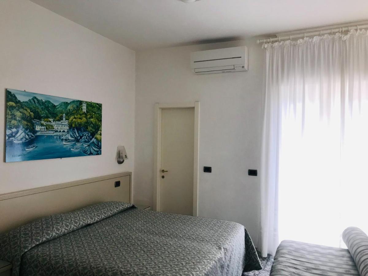 Hotel Riviera дева Марина Экстерьер фото