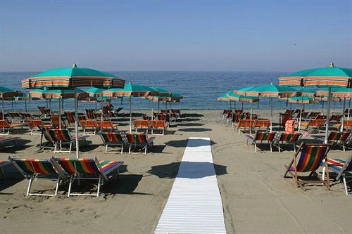 Hotel Riviera дева Марина Экстерьер фото